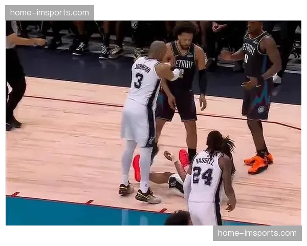 马刺118-99再胜快船取11连胜，福克斯22+8+5率队紧追雷霆